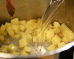 Картофена супа с коприва и пюре от грах 4