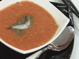Свежа доматена супа с рибарска апетитка