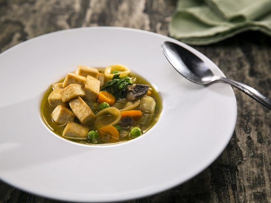 Зеленчукова супа с паста и тофу
